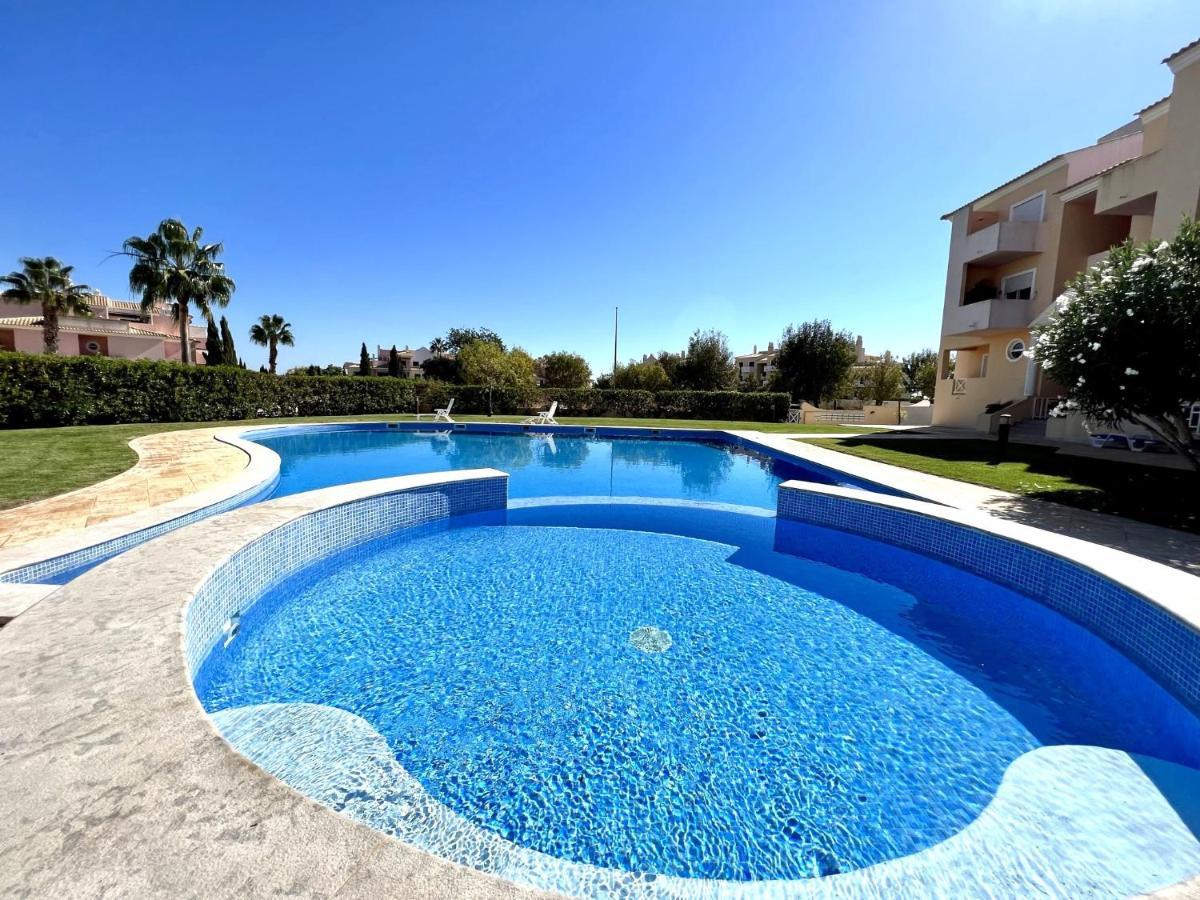 Albufeira Valley 1 With Pool By Homing Exterior photo
